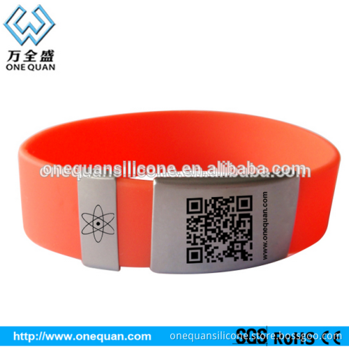 size adjustbale silicone wristband bracelet with metal clasp id plate